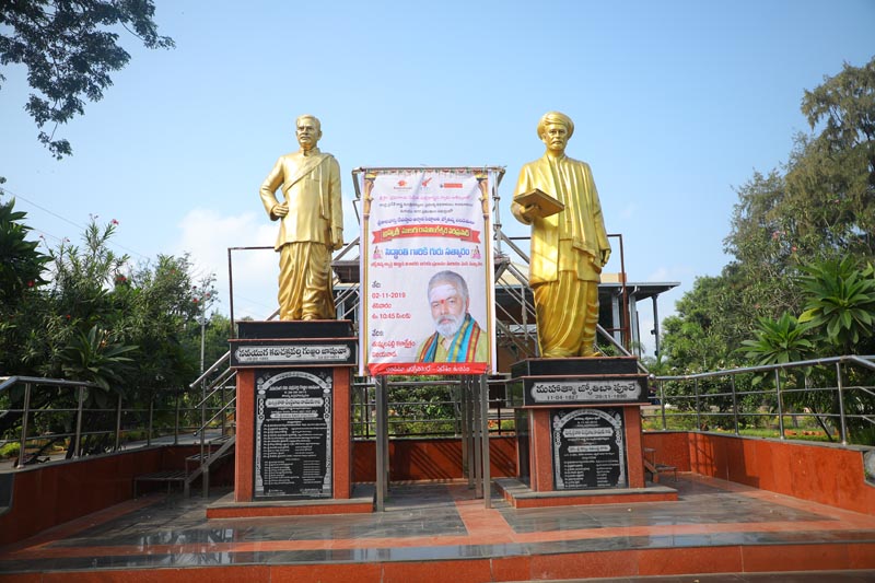 Sri Mulugu Ramalingeshwara Varaprasad Siddhanti was honoured with Jyotishyasastra Vignana Visharadha at Tummalapalli Kalakshetram, Vijayawada (319)